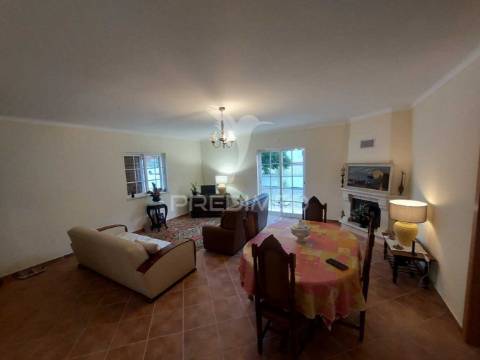 Aljezur - moradia térrea onde o sol bate à porta e a natureza dá os bons dias