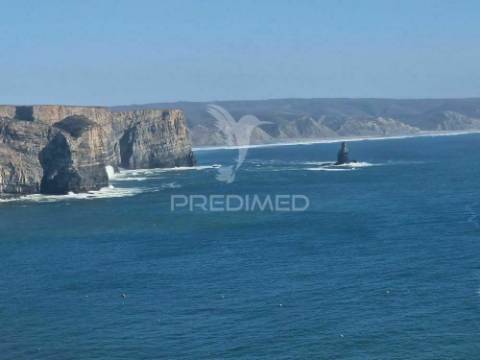 Aljezur - moradia térrea onde o sol bate à porta e a natureza dá os bons dias