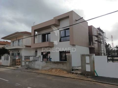 Moradia isolada t5  com piscina nas quintinhas