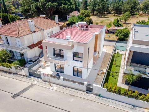 Moradia isolada t5  com piscina nas quintinhas