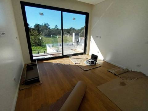 Moradia isolada t5  com piscina nas quintinhas