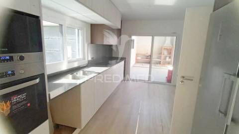 Moradia isolada t5  com piscina nas quintinhas