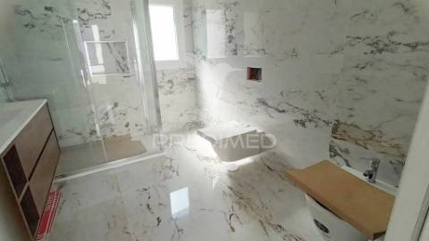 Moradia isolada t5  com piscina nas quintinhas