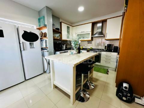 Apartamento t2 condominio fechado montalvão