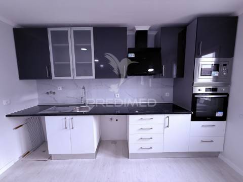 Moradia t1 transformada em t3 totalmente remodelada