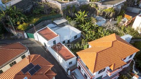 Moradia t4 isolada com terreno no funchal - ilha da madeira