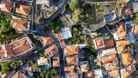 Moradia t4 isolada com terreno no funchal - ilha da madeira