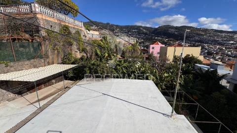 Moradia t4 isolada com terreno no funchal - ilha da madeira