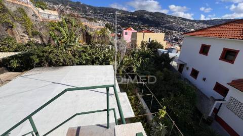 Moradia t4 isolada com terreno no funchal - ilha da madeira