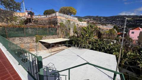 Moradia t4 isolada com terreno no funchal - ilha da madeira