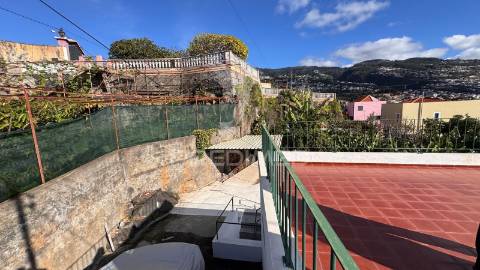 Moradia t4 isolada com terreno no funchal - ilha da madeira