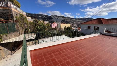 Moradia t4 isolada com terreno no funchal - ilha da madeira