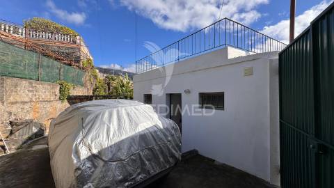 Moradia t4 isolada com terreno no funchal - ilha da madeira