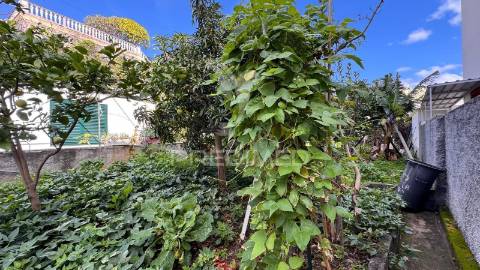 Moradia t4 isolada com terreno no funchal - ilha da madeira