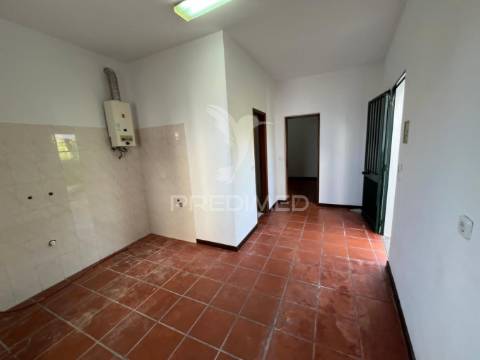 Moradia t4 isolada com terreno no funchal - ilha da madeira