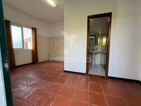 Moradia t4 isolada com terreno no funchal - ilha da madeira