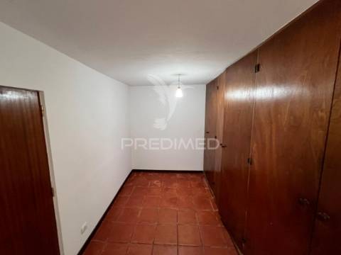 Moradia t4 isolada com terreno no funchal - ilha da madeira