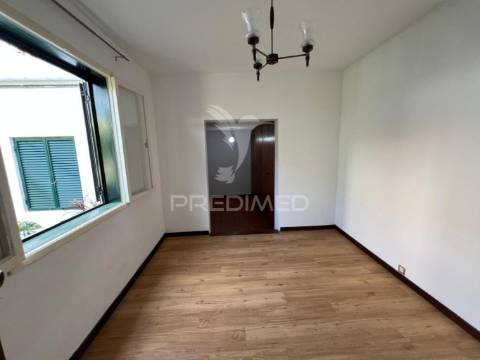 Moradia t4 isolada com terreno no funchal - ilha da madeira