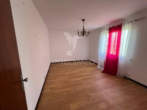 Moradia t4 isolada com terreno no funchal - ilha da madeira