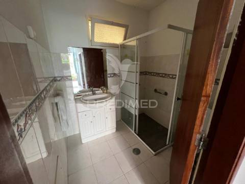 Moradia t4 isolada com terreno no funchal - ilha da madeira