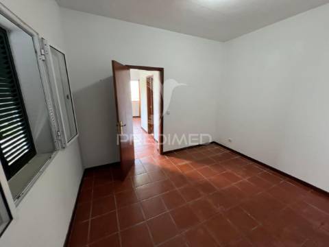 Moradia t4 isolada com terreno no funchal - ilha da madeira