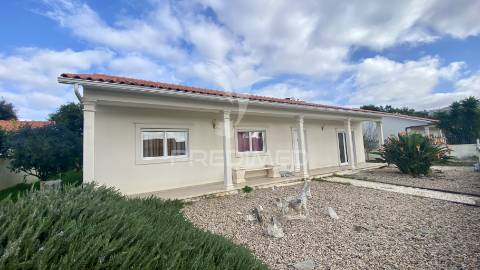 Moradia t3 com garagem em aljubarrota - alcobaça