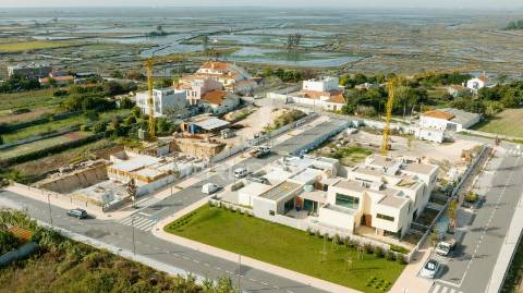 Moradia t4+1 casas de sol em agras de esgueira, aveiro