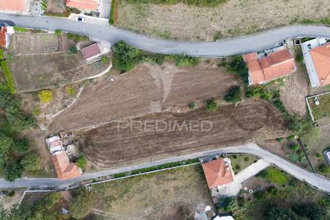 Terreno para construção com casa para restauro (4330m2)