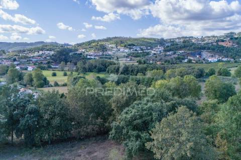 Terreno para construção com casa para restauro (4330m2)