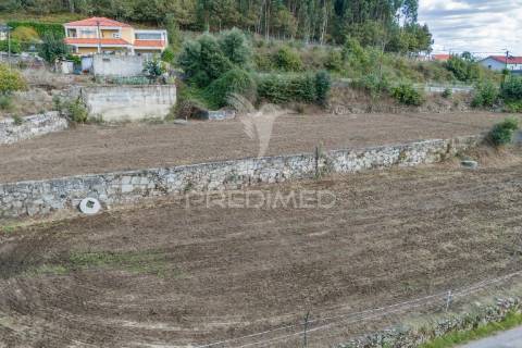 Casa com terreno para construção (airão, guimarães)