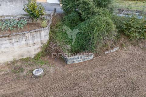 Casa com terreno para construção (airão, guimarães)