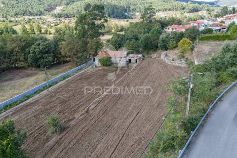 Casa com terreno para construção (airão, guimarães)