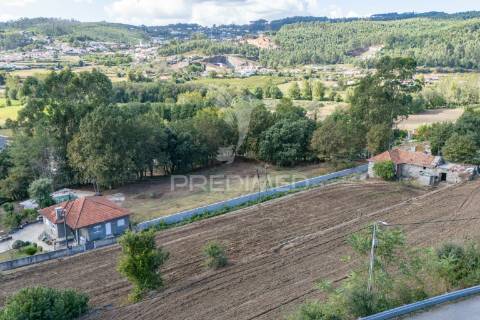 Casa com terreno para construção (airão, guimarães)