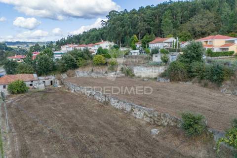 Casa com terreno para construção (airão, guimarães)