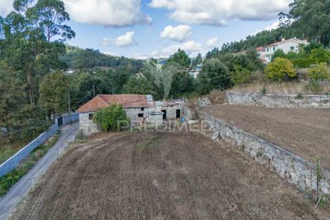 Casa com terreno para construção (airão, guimarães)
