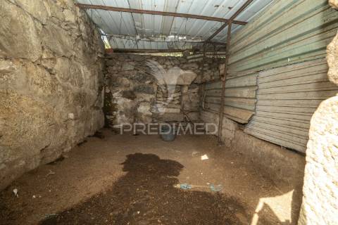 Casa com terreno para construção (airão, guimarães)