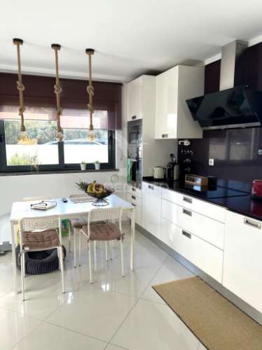 Moradia isolada, 2 pisos em sto. antônio da charneca barreiro