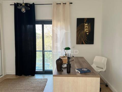 Moradia isolada, 2 pisos em sto. antônio da charneca barreiro