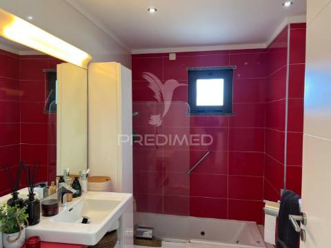 Moradia isolada, 2 pisos em sto. antônio da charneca barreiro