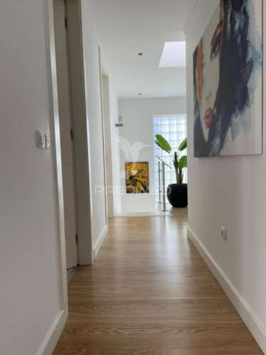 Moradia isolada, 2 pisos em sto. antônio da charneca barreiro