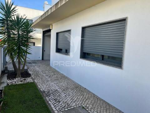 Moradia isolada, 2 pisos em sto. antônio da charneca barreiro