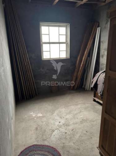 Moradia em fase de reconstrução, para venda, na piedade.