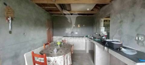 Moradia em fase de reconstrução, para venda, na piedade.