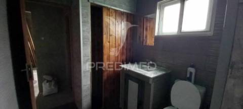 Moradia em fase de reconstrução, para venda, na piedade.