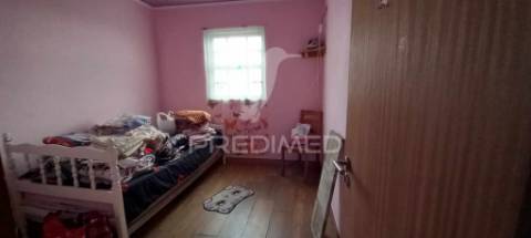 Moradia em fase de reconstrução, para venda, na piedade.