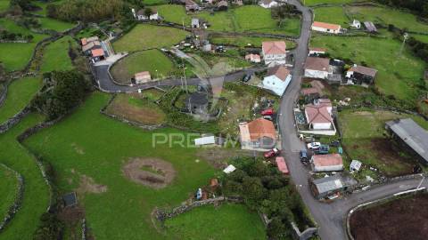 Moradia em fase de reconstrução, para venda, na piedade.