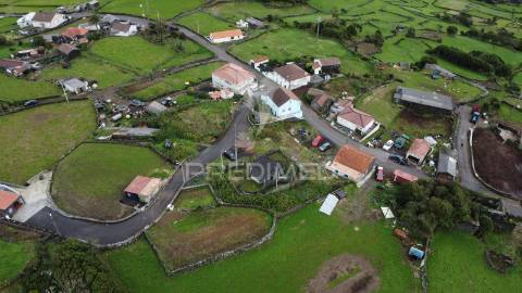 Moradia em fase de reconstrução, para venda, na piedade.