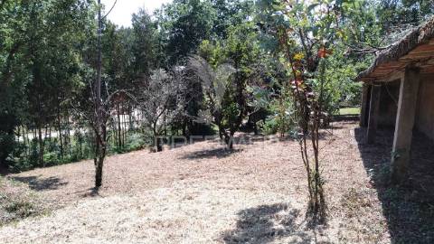 Terreno urbanizável de 4514m² – perto do rio alfusqueiro