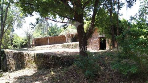 Terreno urbanizável de 4514m² – perto do rio alfusqueiro