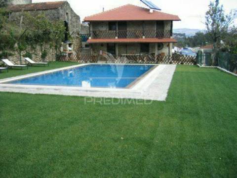 Villa t3 com piscina jacuzzi e campo de ténis